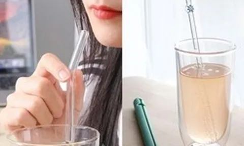Bỏ ống hút nhựa để dùng ống hút thủy tinh, người phụ nữ bất ngờ bị bị chảy máu đường tiêu hóa vì lý do không thể ngờ