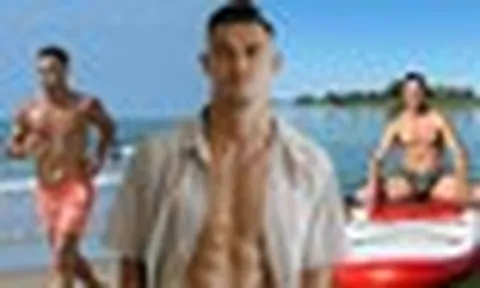 Body 6 múi “nũng nịu” của Lê Giang Patrik - trai trẻ yêu MC Hoàng Oanh