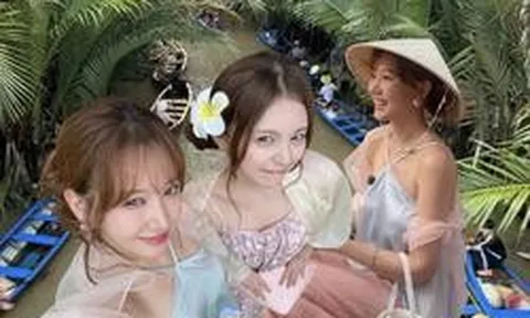 Vợ đạo diễn nghìn tỷ về miền Tây được bà con săn đón, nhan sắc không thua gì các tỷ tỷ xứ Trung