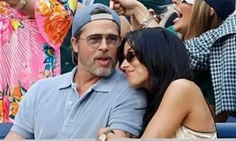 Khán giả vây kín Brad Pitt và bạn gái kém 29 tuổi