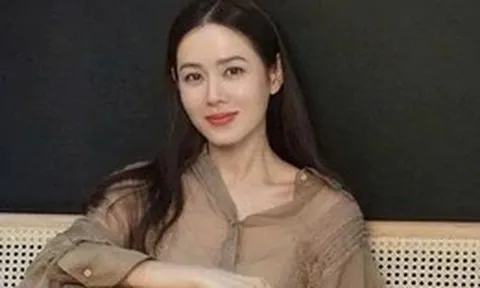 5 cách phối quần jeans giúp Son Ye Jin trẻ hơn tuổi
