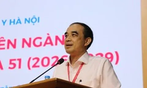 Giáo sư giữ chức Hiệu trưởng trường đại học lâu đời nhất Hà Nội 2 nhiệm kỳ liên tiếp là ai?