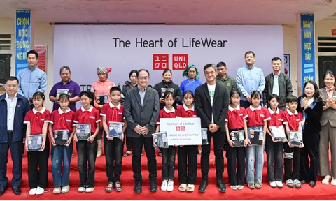 10.000 trang phục giữ nhiệt HEATTECH của UNIQLO trao đến tay người dân có hoàn cảnh khó khăn tại các tỉnh miền núi
