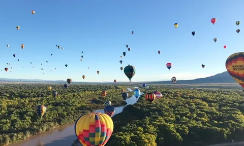 Mới chạm ngõ Xuân, Cần Giờ đã “bật mood” lễ hội: Du khách ùn ùn chốt lịch về thiên đường xanh ăn Tết sớm