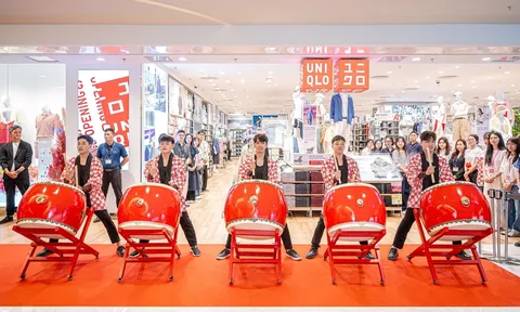 Cửa hàng UNIQLO Hanoi Centre đang trở thành tâm điểm thu hút các tín đồ thời trang.
