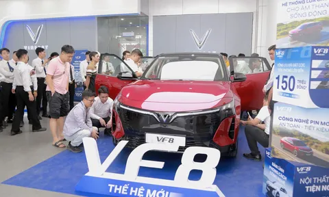 SUV điện VinFast VF 8 thế hệ mới chinh phục các gia đình mê xê dịch