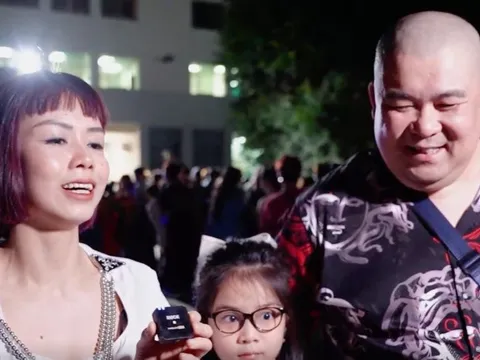 Bố mẹ thí sinh bật khóc trước đêm thi chung kết Hoa hậu Việt Nam
