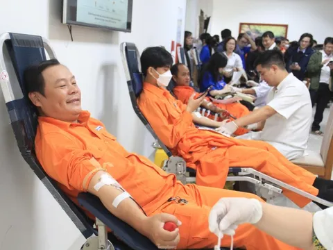 'Lính áo cam' hiến hơn 500 đơn vị máu trong ngày giá rét