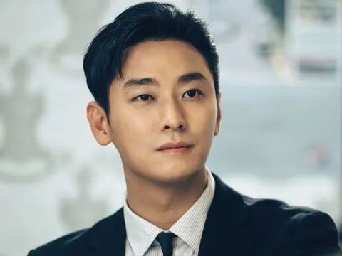 Joo Ji Hoon tham khảo ý kiến nhân viên trước khi làm phim