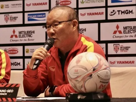 HLV Park Hang Seo: 'Tôi đã nhắc nhở Văn Hậu về lối chơi nguy hiểm'