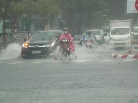 Miền Trung đón mưa lớn kéo dài, miền Bắc không khí lạnh bổ sung