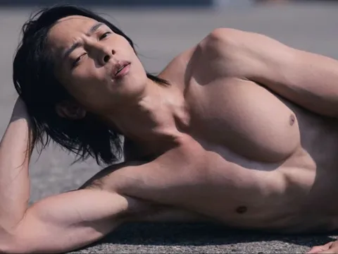 Tài tử khoe thân trong 'Alice in Borderland' có chế độ tập luyện khắt khe