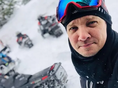 Tài tử Marvel nguy kịch khi đang dọn tuyết