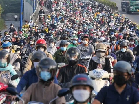 Đường phố ùn tắc kéo dài trong ngày đầu tiên trở lại đi làm năm 2023