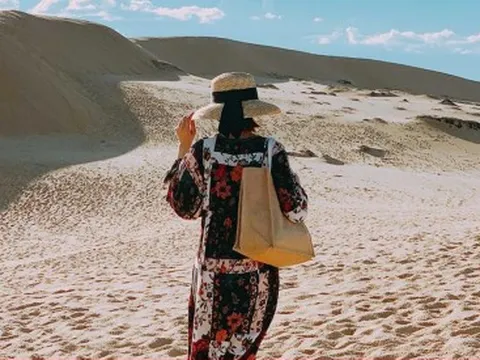 Trải nghiệm cảm giác lạc vào ‘sa mạc thu nhỏ’ với cồn cát xinh đẹp ở Quảng Bình