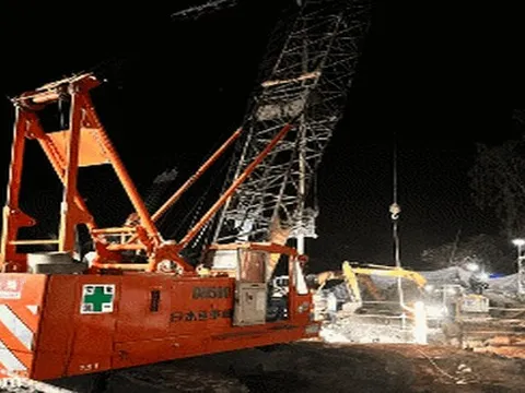 CHÙM ẢNH: Đêm thứ 4 giải cứu bé trai lọt vào trụ bê-tông sâu 35m