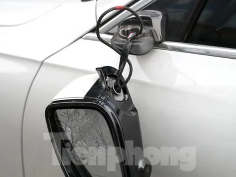 Hà Nội: Hàng loạt ô tô đỗ ven đường bị đập hỏng gương