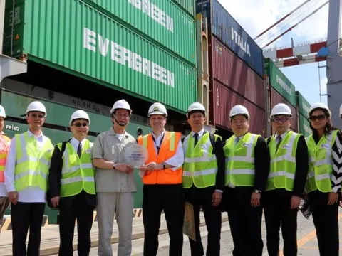 Sốc với thưởng Tết một lần bằng 10 năm làm việc: Doanh nghiệp dầu khí tặng người lao động 120 tháng lương, công ty truyền thông cho nhân viên nghỉ 365 ngày