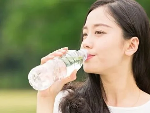 7 mẹo uống nước giúp giải độc và chăm sóc sức khỏe cực đơn giản nhưng ít ai làm được