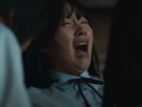 Cảnh phim bạo lực học đường man rợ có thật