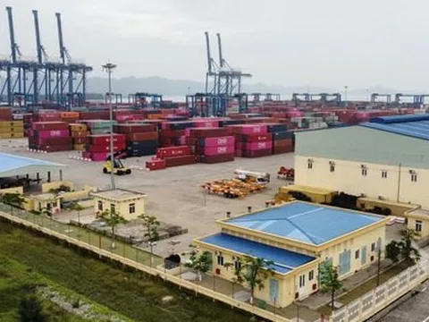 Hướng tới trung tâm logistics quốc tế
