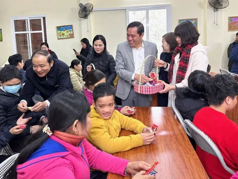 EVNNPC tặng 1.000 suất quà cho các gia đình chính sách tại Hải Phòng