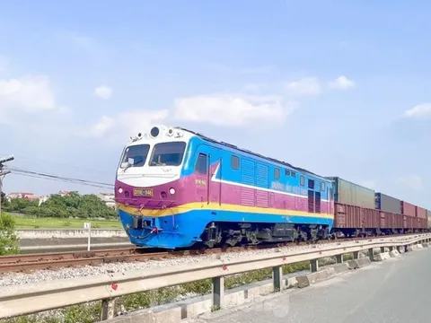 Doanh thu đường sắt đạt nghìn tỷ trong một năm sóng gió