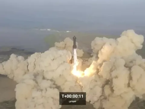 SpaceX phóng tàu du lịch vũ trụ và phát nổ sau đó vài phút