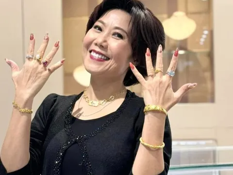 NSƯT Hương Tươi: 'Tôi sống không phải lo cơm áo gạo tiền'