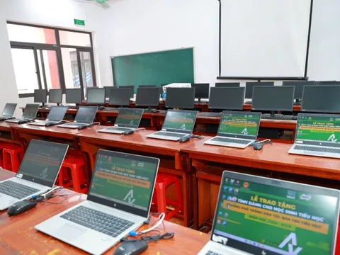 Nestle' MILO trao tặng máy tính cho các trường tiểu học vùng cao