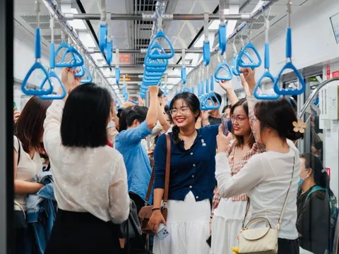 Metro số 1 chính thức lăn bánh, HCMC Metro chính là ứng dụng hot nhất hôm nay