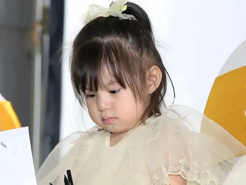 Bé Pam tái xuất