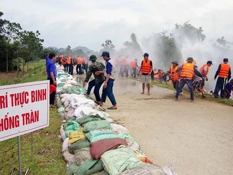 Bộ Xây dựng chỉ đạo ứng phó với áp thấp trên biển đông, mưa lớn và nguy cơ sạt lở, lũ quét