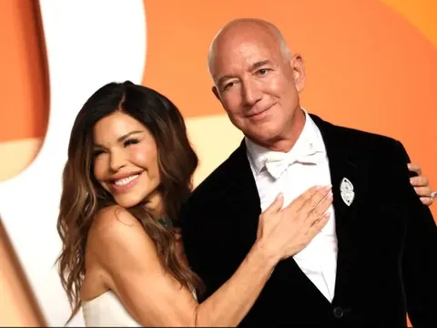 Từ nhân viên bán quần áo đến trợ lý riêng cho Jeff Bezos: Muốn thăng tiến nhanh nhờ quan hệ thì phải làm như thế nào?