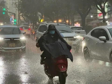 Thời tiết hôm nay: Mưa lớn, cảnh báo lốc, sét, mưa đá