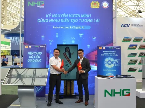Một tập đoàn giáo dục gây chú ý khi “trình làng” robot lớp học, cô giáo AI tại triển lãm hot nhất dịp Đại lễ 2/9