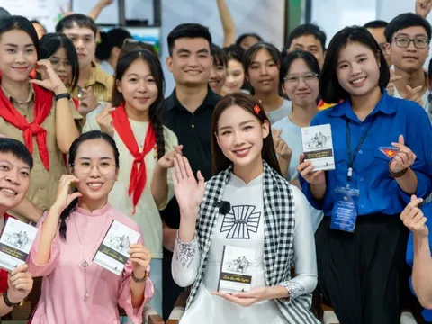 Các người đẹp tỏa sáng cùng Trung Nguyên Legend tại triển lãm A80