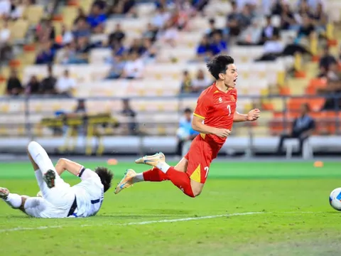 Bùng nổ cảm xúc SEA Games , ngắm trọn khoảnh khắc U22 Việt Nam thi đấu cực kiên cường trước Thái Lan