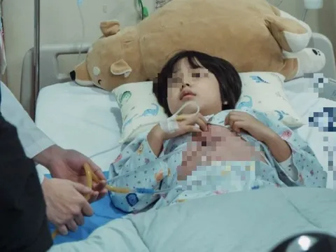 Bé lớp 2 đã phải "đối mặt" với ung thư đại trực tràng vì dùng 2 món ăn vặt này làm bữa chính