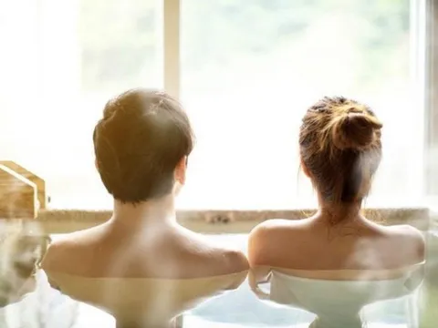 Chỉ vì tắm nước nóng sai cách, bé trai 13 tuổi suýt mất mạng: Những thời điểm tắm nguy hiểm nhiều người Việt vẫn mắc