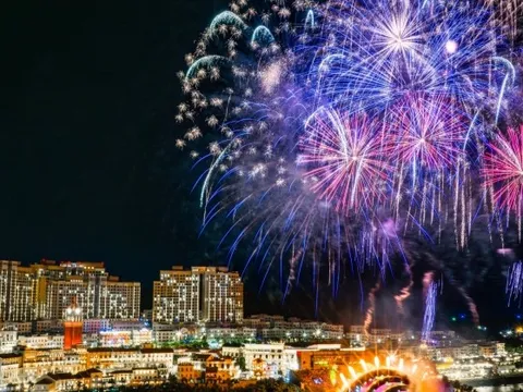 Kỷ lục “không tưởng” ở đảo ngọc đẹp bậc nhất hành tinh: 750 đêm khai hỏa 380.000 quả pháo hoa