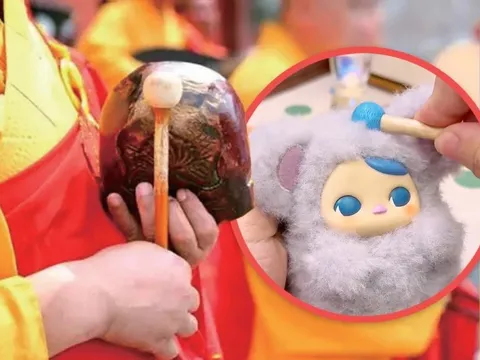 Sau cơn sốt Labubu, giới trẻ Trung Quốc rộ mốt búp bê 'gõ mõ' giải nghiệp