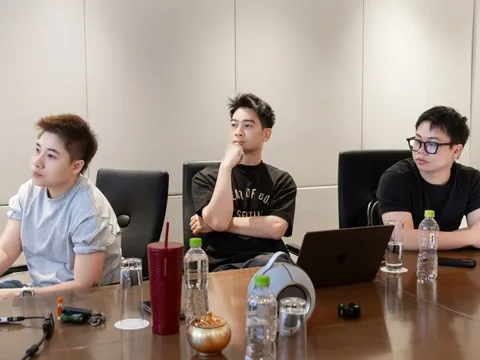 Trực thăng và dàn ngựa đua chuẩn bị khuấy đảo sân khấu concert 50.000 khán giả tại Hà Nội