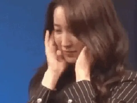 Mỹ nhân từ bỏ hào quang showbiz đi làm TVHK: Nhan sắc nhìn 1 lần là vấn vương, style đơn giản mà đẹp đỉnh