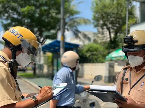 Từ năm 2026: Vợ chồng, anh em đi xe của nhau có bị phạt lỗi “không chính chủ”?