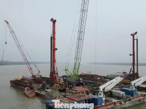 Cầu Ngọc Hồi nối Hà Nội với Hưng Yên tăng tốc thi công hai trụ cầu tháp dây văng