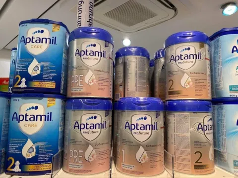 Hội mẹ bỉm sữa khóc than vì sữa Aptamil: "Con uống 5 lon trong lô thu hồi, giờ đọc tin mà không ngủ nổi"