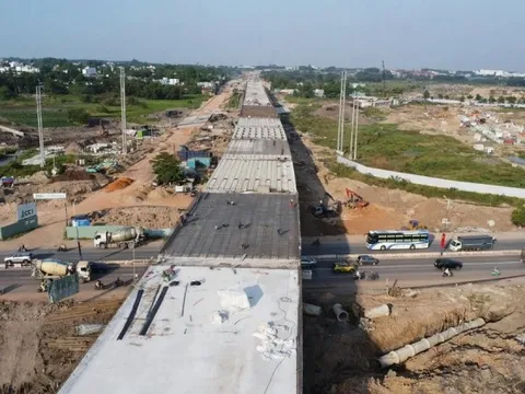 300 kỹ sư, công nhân làm việc xuyên kỳ nghỉ trên công trường Vành đai 3 TPHCM