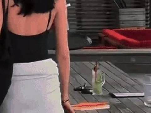 Mỹ nhân sở hữu 96 bất động sản cuốn gói khỏi showbiz, không dám ngẩng mặt nhìn đời vì gây tội lỗi động trời