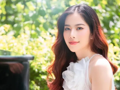 Nhân vật cứ xuất hiện là gây tranh cãi, ngang nhiên mang hit toàn cầu của thành viên BLACKPINK đi diễn khắp nơi